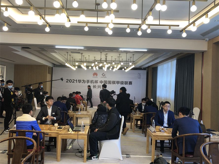 加拉格尔和切尔西的合同仅剩18个月到期，因此俱乐部要么和他续约要么将他出售。